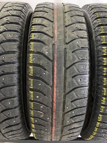 Bridgestone Ice Cruiser 7000  R16 215/70