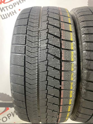 Bridgestone Blizzak VRX R17 215/50