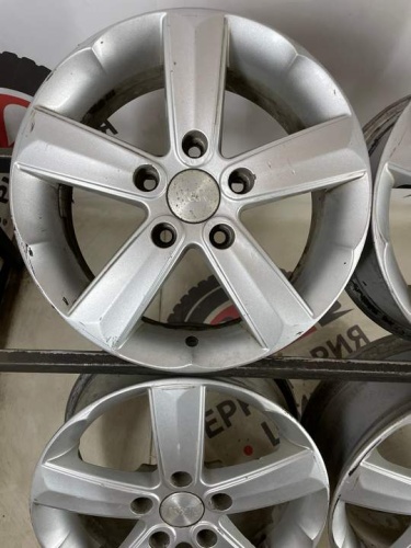Литые Nissan R15 5х114,3/66,1/ET 45/J6