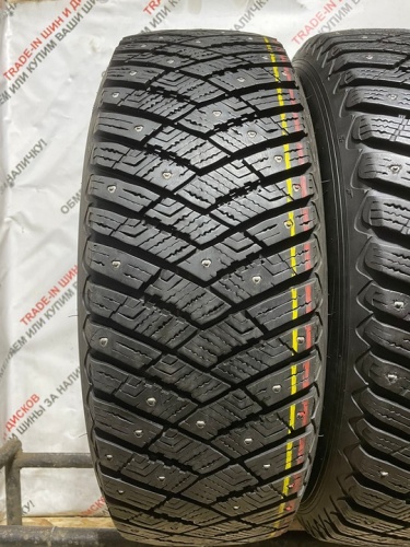 Goodyear Ultragrip Ice Arctic R17 215/65