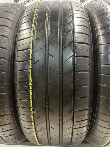 Kumho Ecsta HS52 R17	215/50