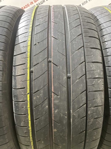 Kumho Ecsta HS52 R18 245/45