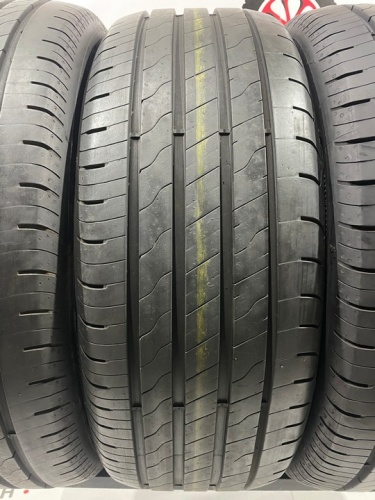 Goodyear EfficientGrip R17 215/55