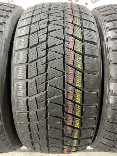 Bridgestone Blizzak DM-V1 R20 275/40