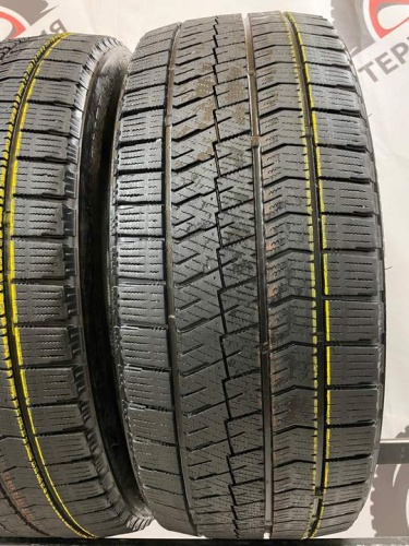 Bridgestone BliZZak Ice R19 225/45