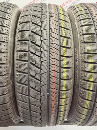 Bridgestone Blizzak VRX R17 215/60