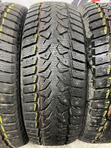 Royal Black Royal Stud II R18 235/65