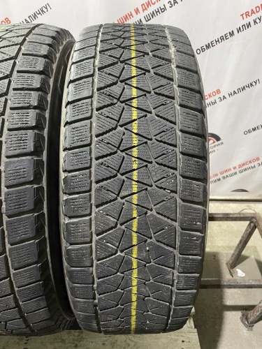 Bridgestone Blizzak DM-V2 R17 235/65