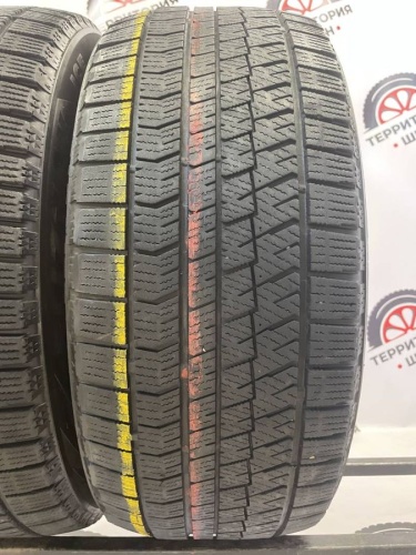 Bridgestone Blizzak Ice  235/45 R17