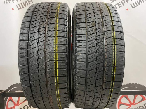 Bridgestone BliZZak Ice R19 225/45