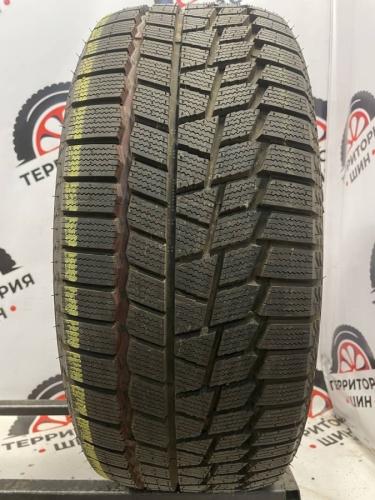 Maxxis ArcticTrekker NP3  R18	225/45