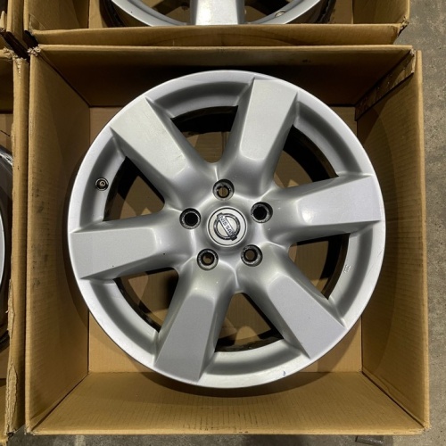 Диски литые Nissan R17 5х114.3 ET 45 66.1 6.5J