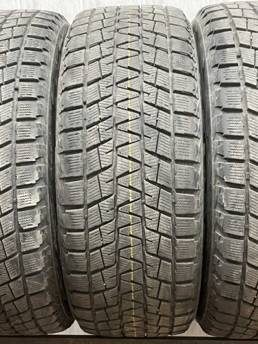 Bridgestone Blizzak DM-V1 R18 265/60