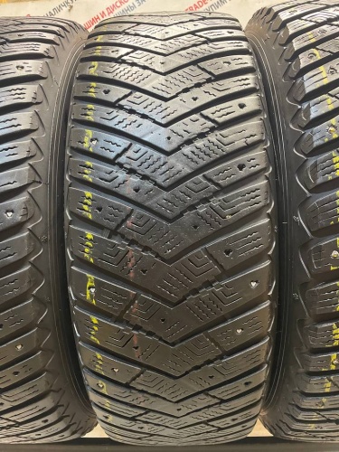 GoodYear UltraGrip IceArctic SUV 4x4 R17   215/65