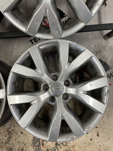 Литые NISSAN ориг R18 5х114.3 DIA 66.1 ET50 7J