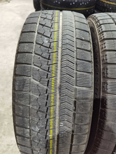 Bridgestone Blizzak VRX R17 205/50