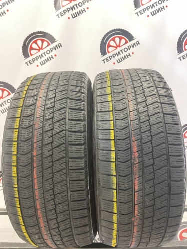 Bridgestone Blizzak Ice  235/45 R17