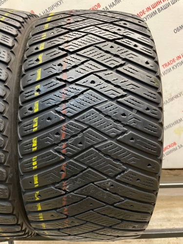 Goodyear UltraGrip Ice Arctic R18 245/40