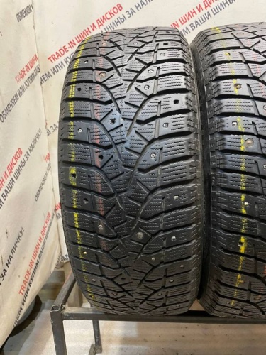 Bridgestone Blizzak spike-02 R16   205/55