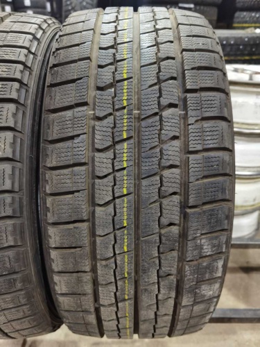 Bridgestone Blizzak VRX R18 245/45