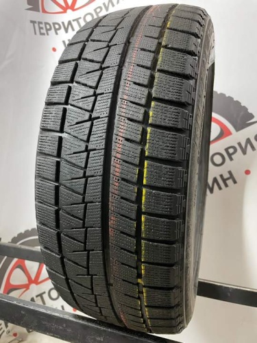 Bridgestone Blizzak Revo GZ 215/45 R17 87Q.