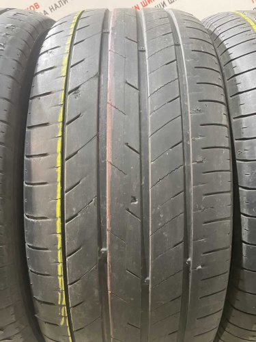 Kumho Ecsta HS52 R18 245/45