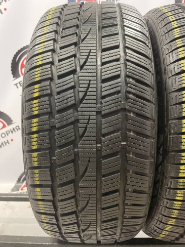 Windforce Snowblazer UHP  R17 215/45