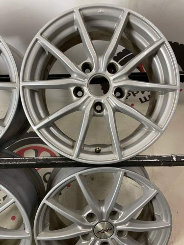 Литье Nissan R15 5*114,3/66,1/ET45/6,5J