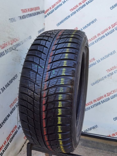 Bridgestone Blizzak LM-001 R17	215/50