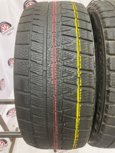 Bridgestone Blizzak Revo GZ 235/40 96S R19