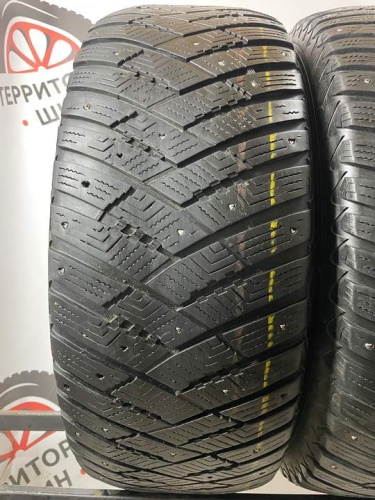GoodYear UltraGrip IceArctic SUV 4X4 R18 285/60