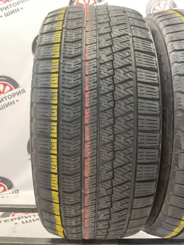 Bridgestone Blizzak Ice  235/45 R17