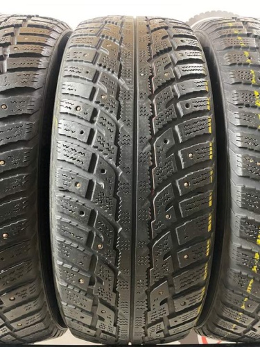 Kumho IzenRV Stud R17 225/65