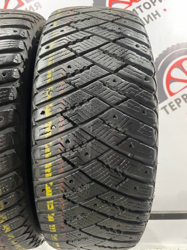 Goodyear Ultragrip Ice Arctic R16 215/60