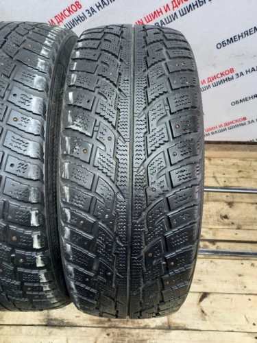 Kumho I'Zen Stud R17 225/60