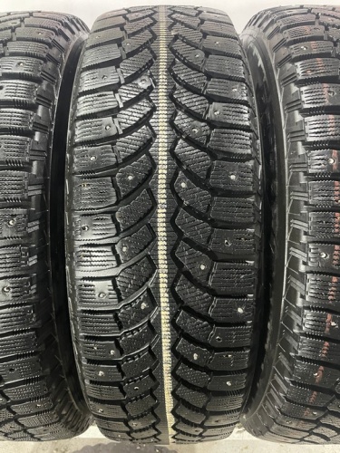 Bridgestone Blizzak Spike-01 R16 215/70