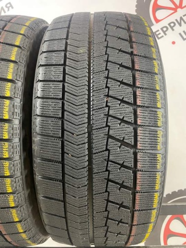 Bridgestone Blizzak VRX R17 215/50
