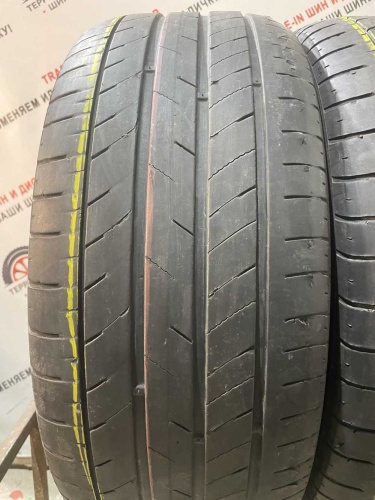 Kumho Ecsta HS52 R18 245/45