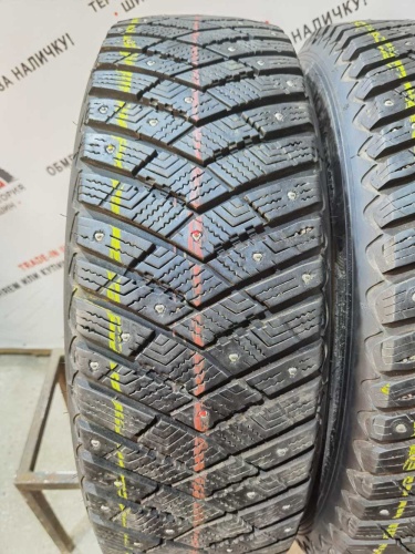 Goodyear Ultragrip Ice Arctic R17 215/65