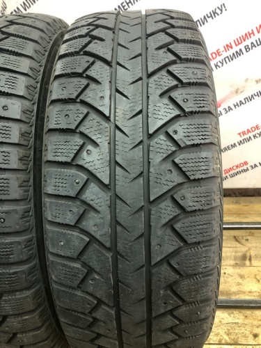 Bridgestone Cruiser 7000 R17 215/60