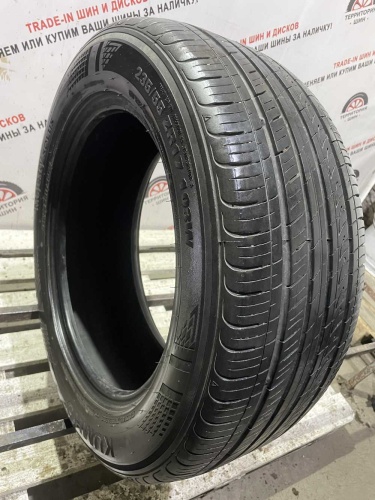Kumho Majesty  Solus KU50 R17 235/55