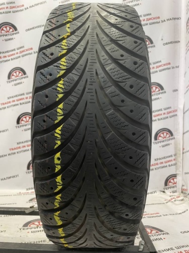 Goodyear UltraGrip Extreme R16 215/65
