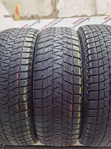 Bridgestone Blizzak DM-V1 R17	215/70