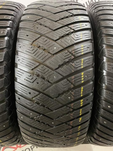 GoodYear UltraGrip IceArctic SUV 4X4 R18 285/60