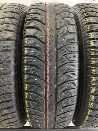 Bridgestone Ice Cruiser 7000  R16 215/70