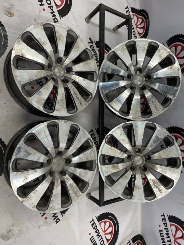 Литые  R17 5x114,3 ЦО67,1 ЕТ42 7J